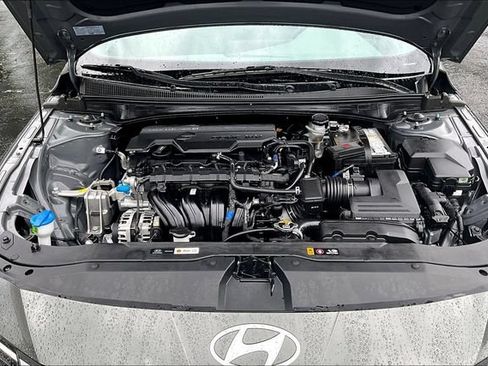 Used 2025 Hyundai Elantra SE FWD image 27