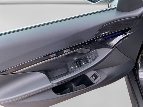 Used 2024 BMW 530i w/ Premium Package image 14