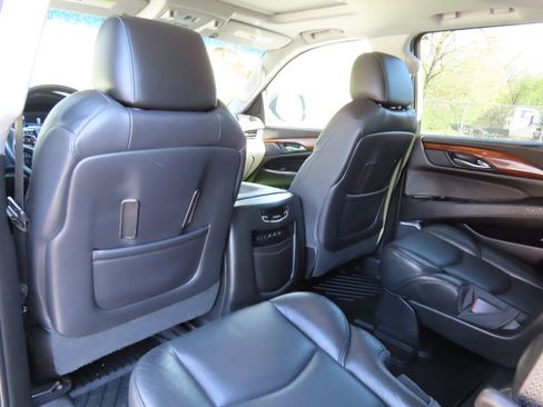 Used 2019 Cadillac Escalade Premium Luxury AWD/4WD image 39