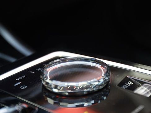 Used 2019 BMW 740i image 38