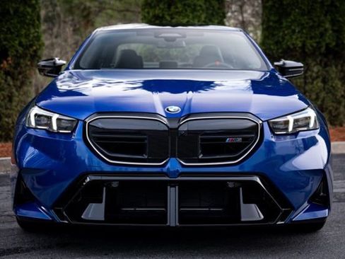 Used 2025 BMW M5 w/ Executive Package image 23