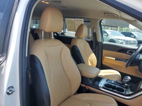 Used 2024 Kia Carnival EX FWD image 48