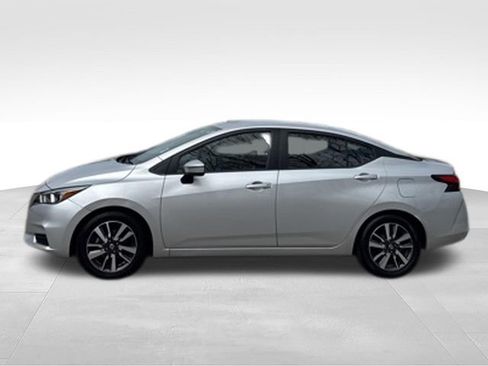 Used 2021 Nissan Versa SV FWD image 2