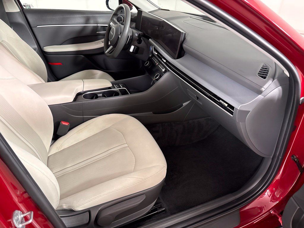 Used 2025 Hyundai Sonata SEL FWD image 17