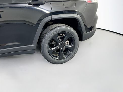 Used 2023 Jeep Grand Cherokee Altitude AWD/4WD image 30