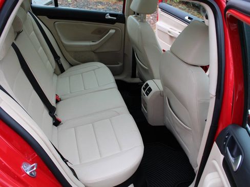 Used 2013 Volkswagen Jetta SE image 32