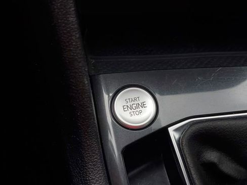 Used 2023 Volkswagen Tiguan SE w/ Panoramic Sunroof Package image 23