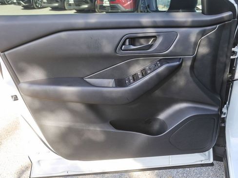 Used 2025 Nissan Rogue S FWD image 19
