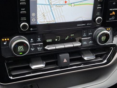 Used 2020 Toyota Highlander XLE image 16