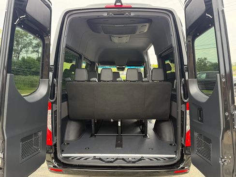 Used 2023 Mercedes-Benz Sprinter 2500 image 14