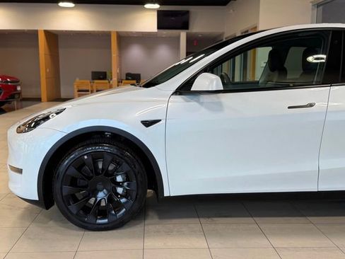 Used 2023 Tesla Model Y AWD image 8