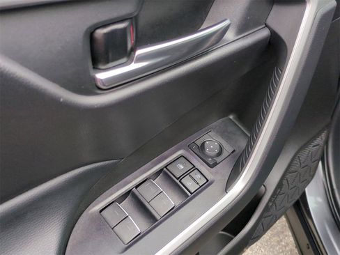 Used 2022 Toyota RAV4 XLE w/ Convenience Package image 14