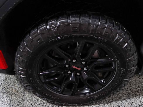 Used 2023 GMC Sierra 1500 Elevation w/ Preferred Package AWD/4WD image 11