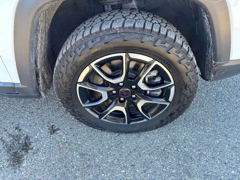 Used 2025 Jeep Compass Trailhawk image 29