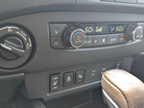 Used 2024 Nissan Frontier SL w/ Technology Package AWD/4WD image 16