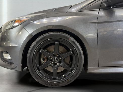 Used 2017 Ford Focus ST FWD image 36
