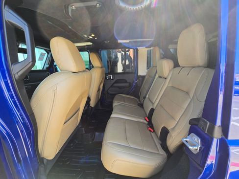 Used 2019 Jeep Wrangler Unlimited Sahara AWD/4WD image 17