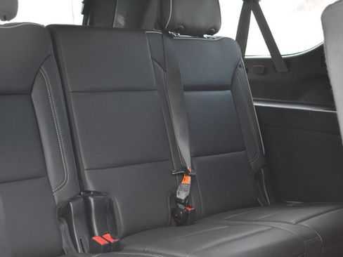 Used 2024 GMC Yukon XL SLT w/ SLT Premium Package image 33