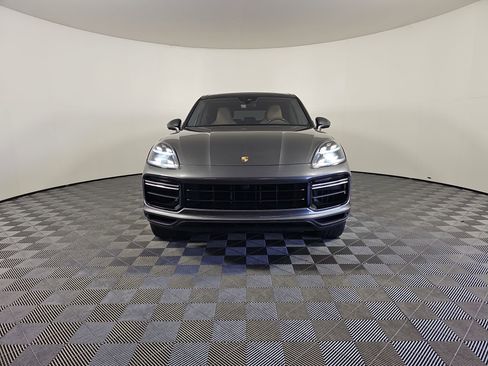 Used 2020 Porsche Cayenne Turbo image 5
