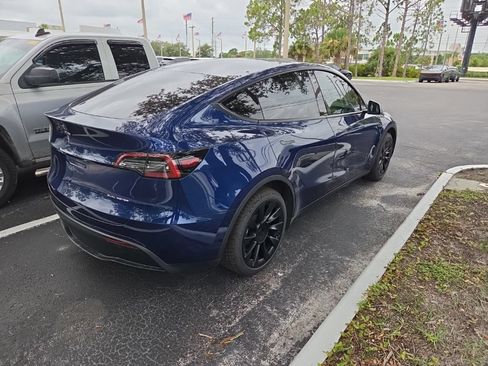 Used 2022 Tesla Model Y Long Range AWD/4WD image 3