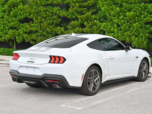 Used 2025 Ford Mustang Coupe RWD image 4