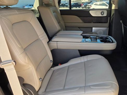 Used 2022 Lincoln Navigator Reserve image 22
