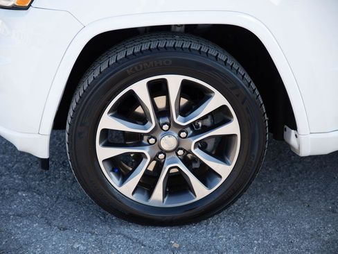 Used 2018 Jeep Grand Cherokee Overland image 26