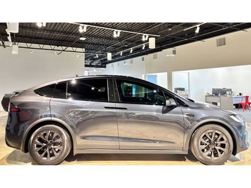 Used 2024 Tesla Model X image 10