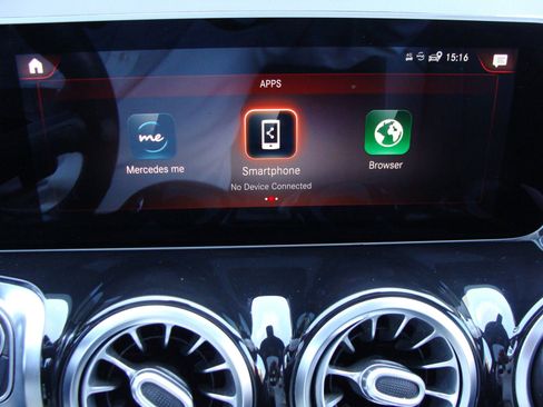 Used 2020 Mercedes-Benz GLB 250 4MATIC w/ Premium Package image 22