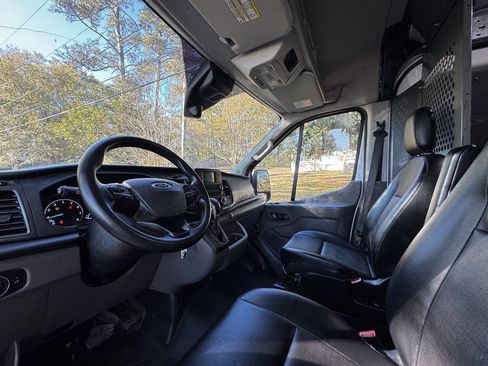 Used 2022 Ford Transit 250 Medium Roof w/ Load Area Protection Package image 9