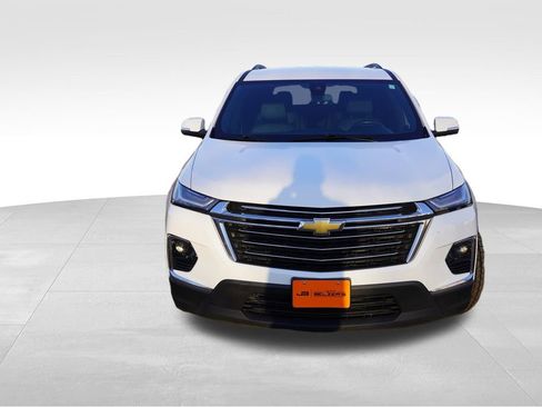Used 2023 Chevrolet Traverse LT image 12