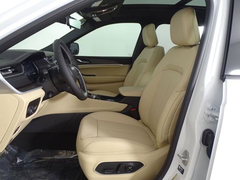 New 2025 Jeep Grand Cherokee L Limited image 14