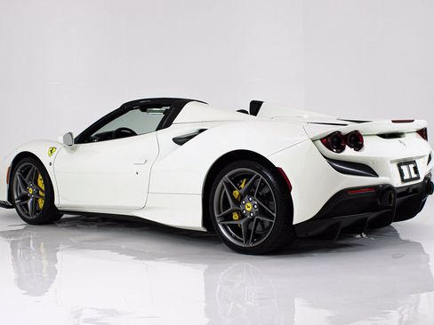 Used 2022 Ferrari F8 Tributo RWD image 8