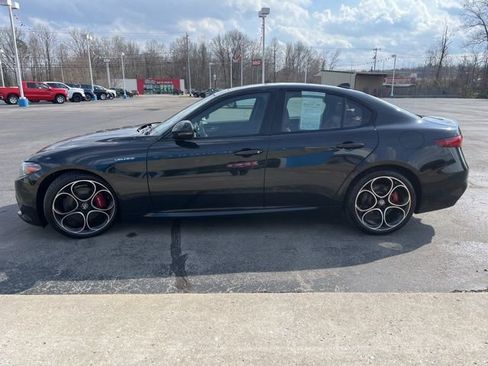 Used 2023 Alfa Romeo Giulia Veloce image 4