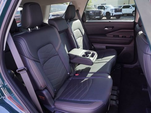 Used 2025 Nissan Pathfinder Platinum w/ Cargo Package image 9