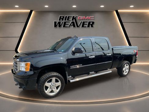 Used 2014 GMC Sierra 2500 Denali w/ Suspension Package, Off-Road AWD/4WD image 2