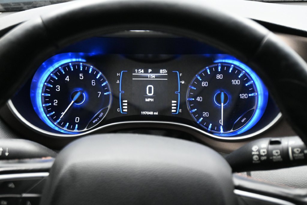Used 2019 Chrysler Pacifica Touring-L FWD image 16