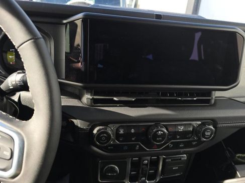 Used 2025 Jeep Wrangler Unlimited Sahara w/ Safety Group image 9