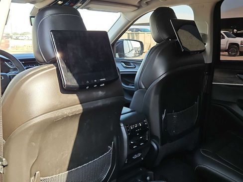 Used 2024 Jeep Grand Cherokee L Limited w/ Luxury Tech Group II AWD/4WD image 16