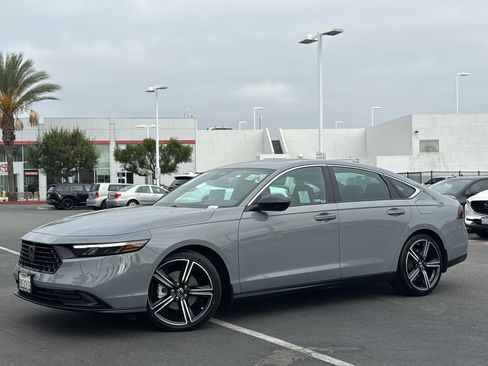 Used 2024 Honda Accord Sport image 2