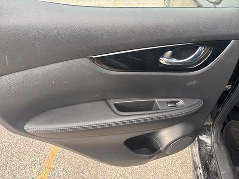 Used 2022 Nissan Rogue Sport SL w/ Premium Package image 14