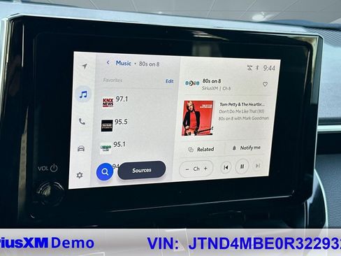 Used 2024 Toyota Corolla SE w/ SE Package image 34