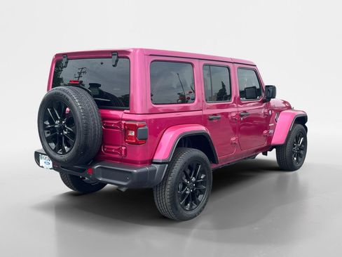 Used 2024 Jeep Wrangler Unlimited Sahara w/ Technology Group AWD/4WD image 15