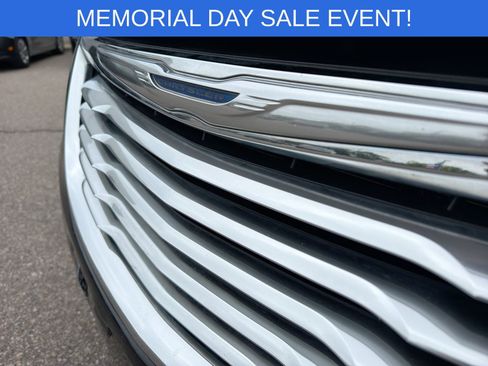 Used 2014 Chrysler Town & Country Touring FWD image 13