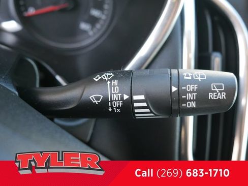 Used 2020 Chevrolet Equinox LT w/ Driver Convenience Package FWD image 26
