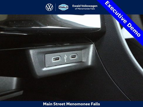 New 2025 Volkswagen Jetta SE image 16