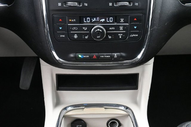 Used 2014 Chrysler Town & Country Touring-L FWD image 23