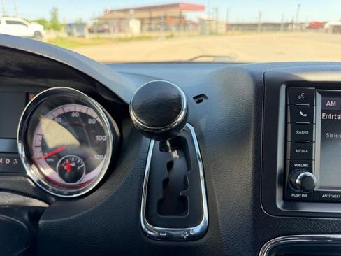 Used 2020 Dodge Grand Caravan SXT FWD image 17