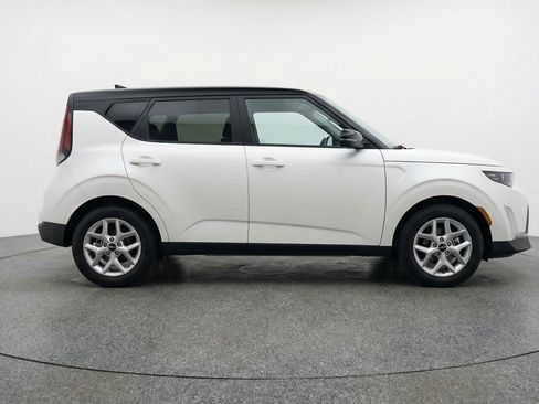 Used 2025 Kia Soul LX w/ LX Technology Package image 11