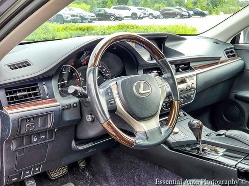 Used 2014 Lexus ES 350 w/ Luxury Package FWD image 9